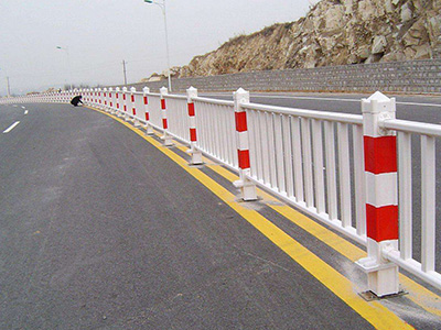 拉萨市机非隔离栏图片4